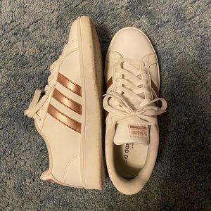 ROSE GOLD ADIDAS TENNIS SHOES